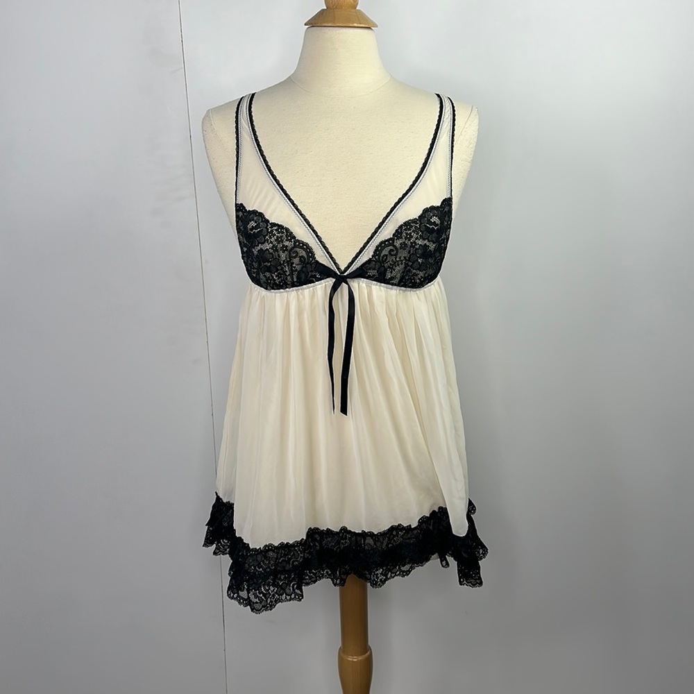 Victoria's Secret Loose Fit Lace Lingerie Top Womens Size M White & Black